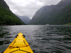 Kayak dans le Fjord Naeroyfjorden